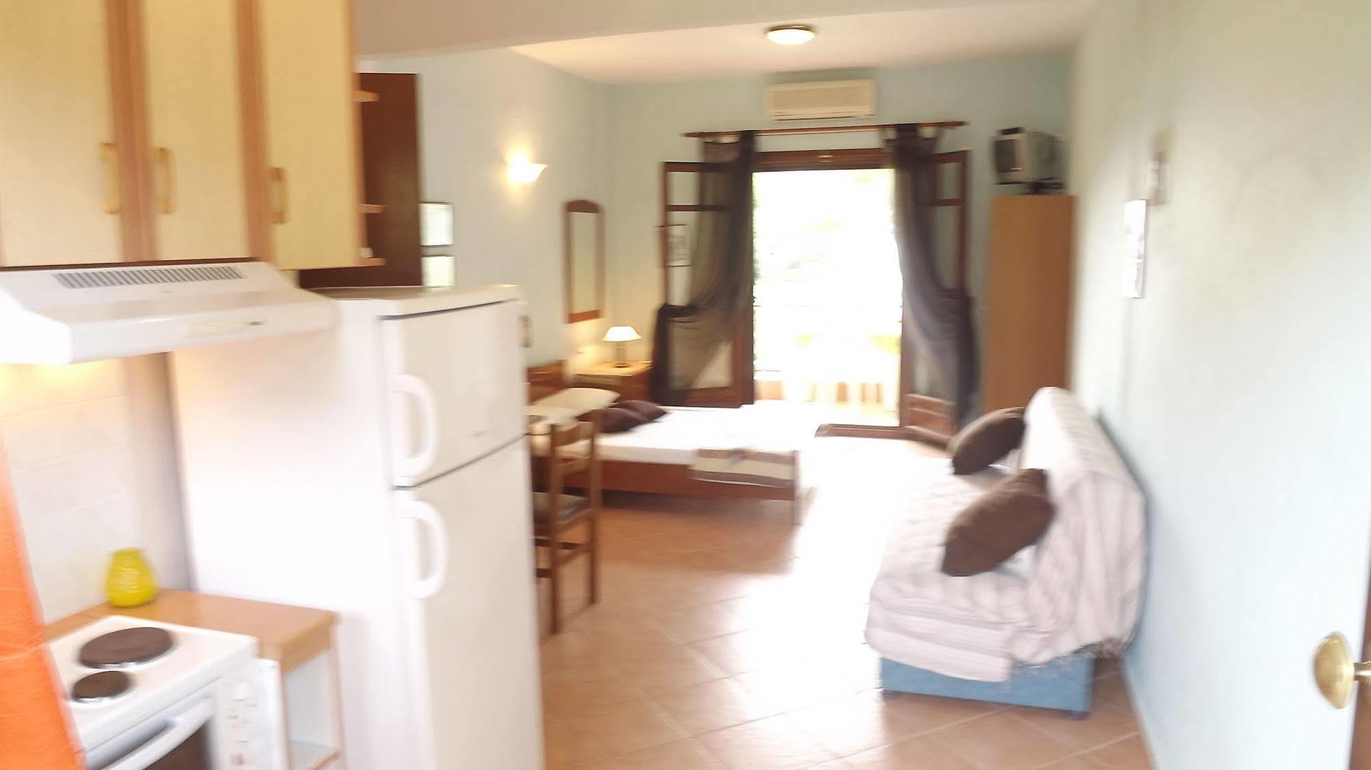 Pefka Studios & Apartments Chalkidiki ภายนอก รูปภาพ